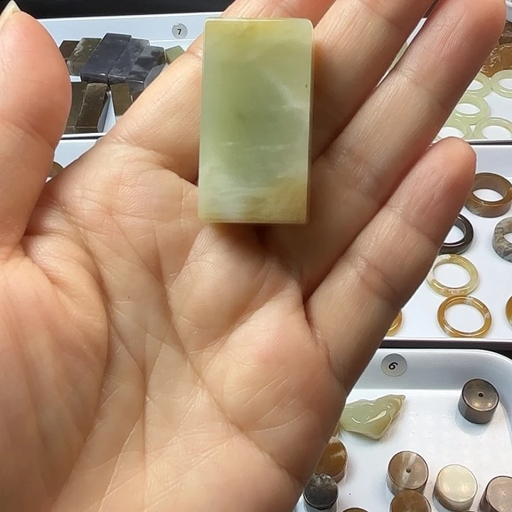 晓****和田玉（糖玉）未镶嵌颈饰