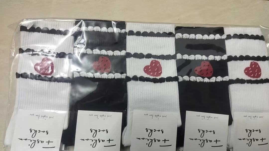 防汗秋季透气女休闲风中筒中筒袜常规款吸汗笑脸冬季