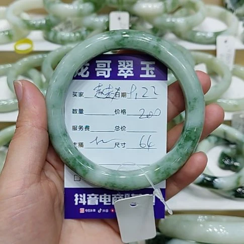赵***赵未镶嵌透闪石-蛇纹石玉手镯