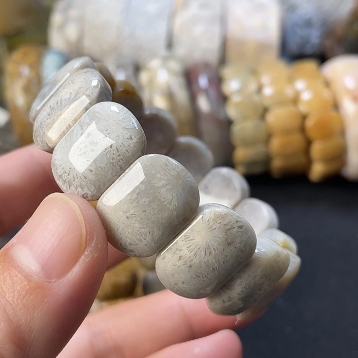 未镶嵌手链硅化珊瑚（珊瑚玉）