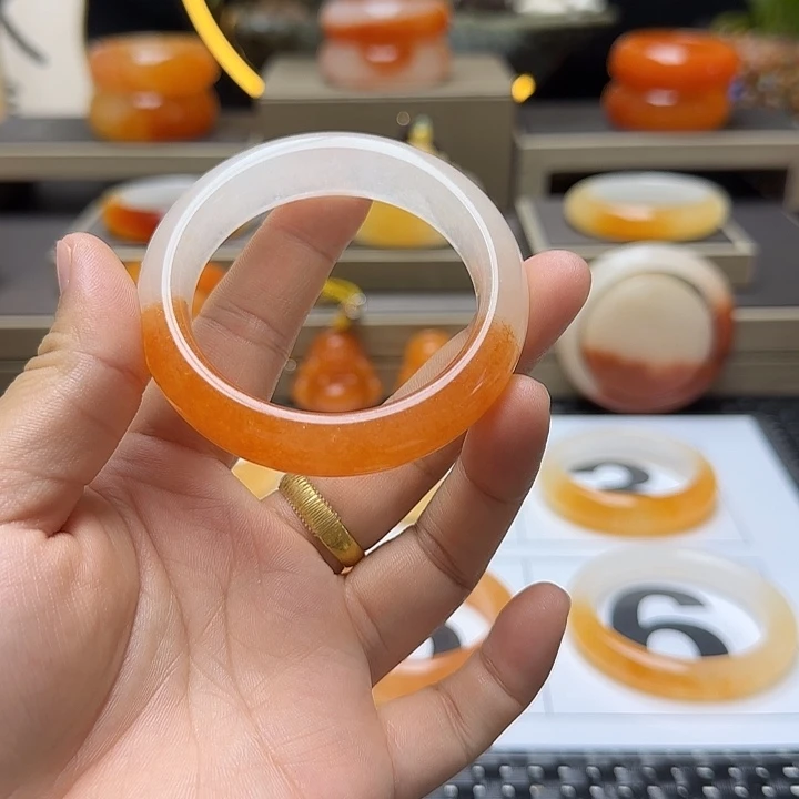 石英质玉（黄龙玉）未镶嵌手镯普****草