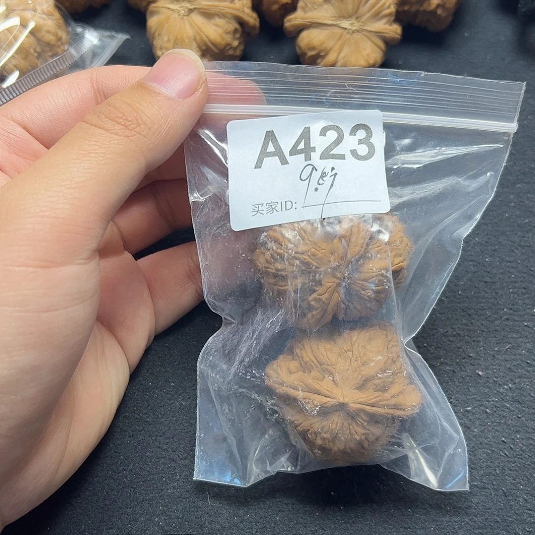 文玩核桃吊坠白狮子