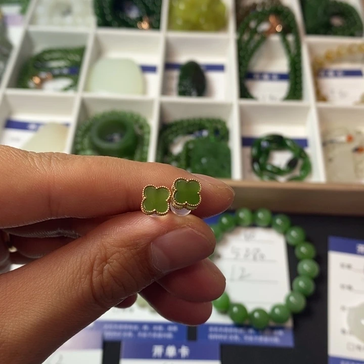 和田玉（碧玉）耳饰18K金镶嵌