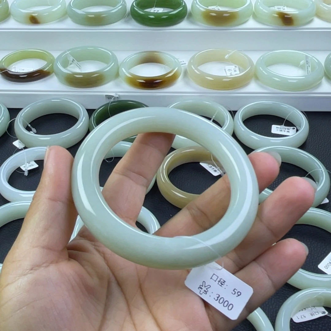 和田玉未镶嵌手镯