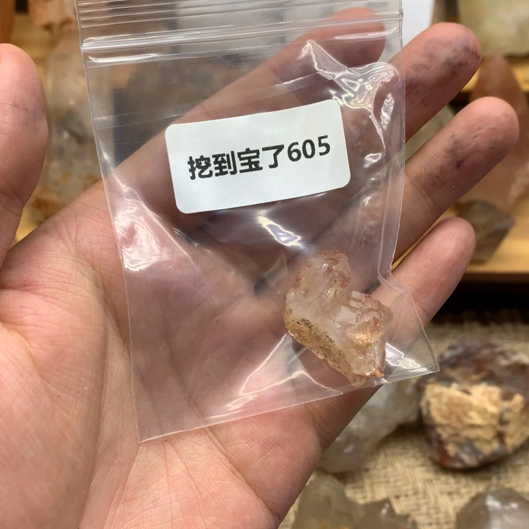 y***，水晶珠宝半成品未镶嵌