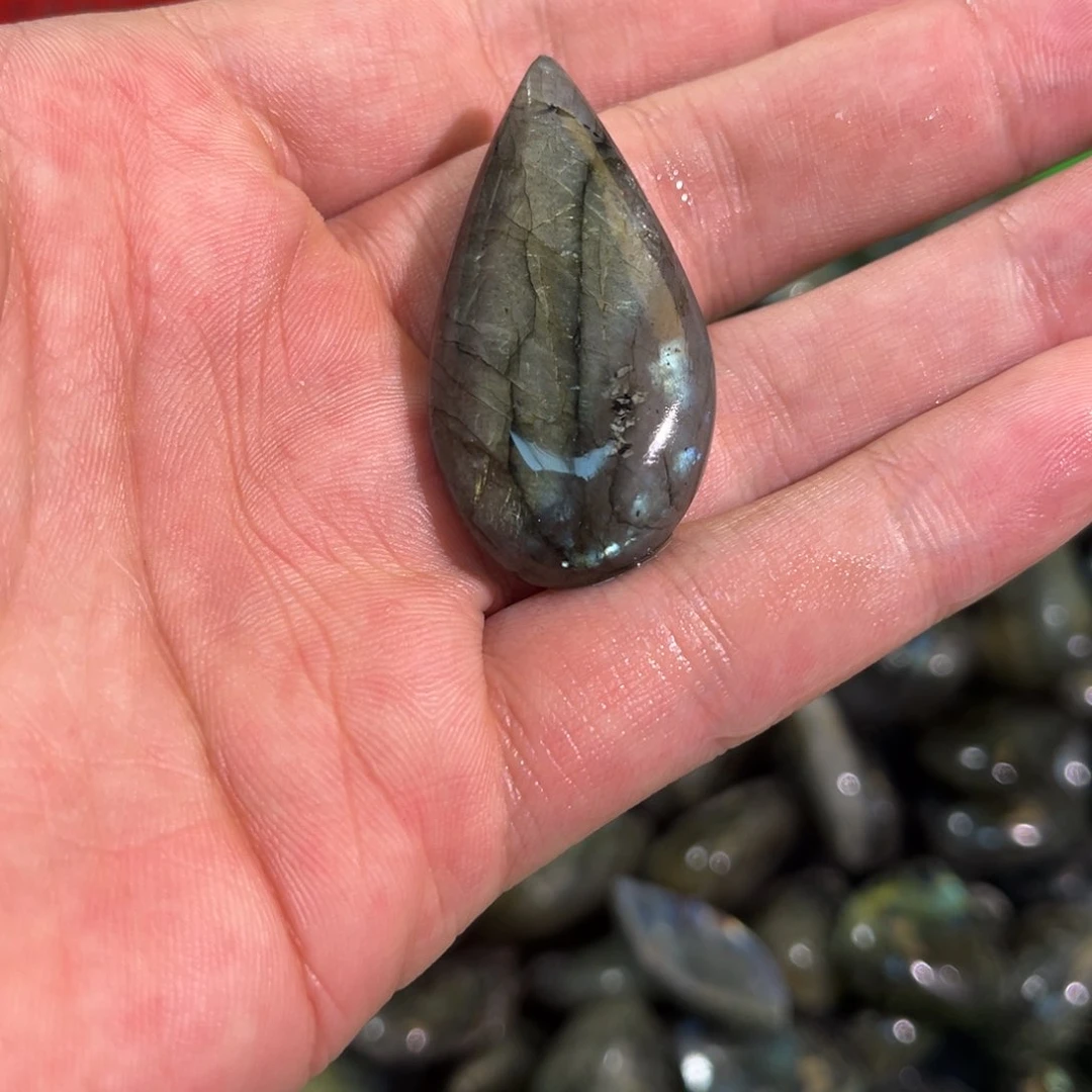 拉长石吊坠未镶嵌懒****?