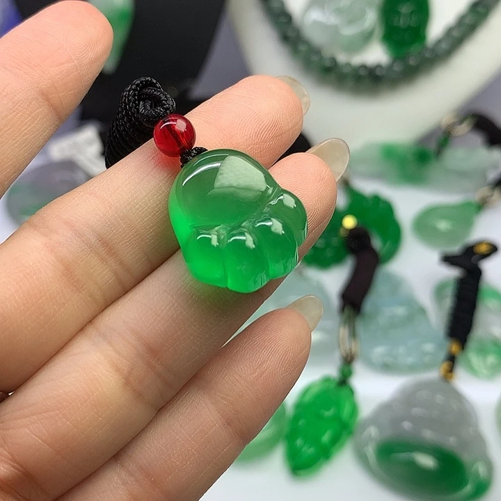 翡翠未镶嵌颈饰源头