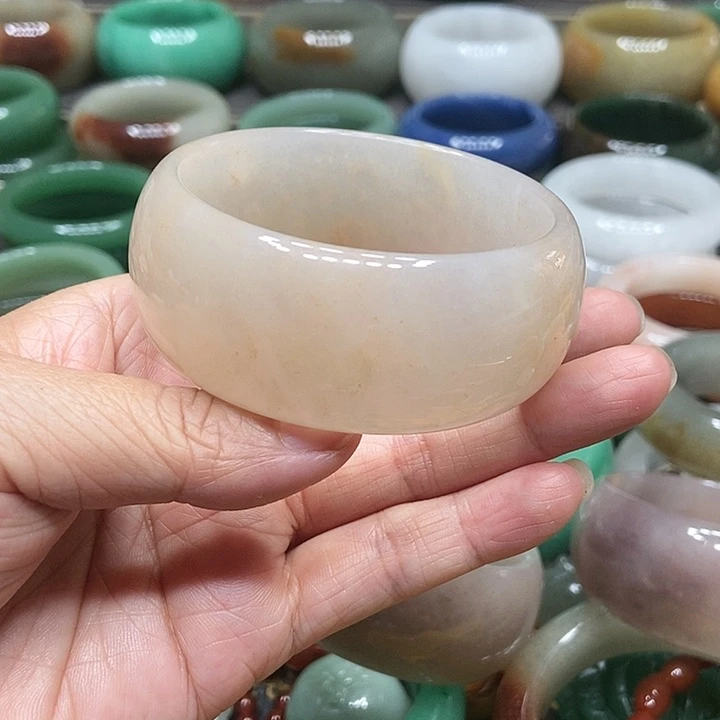 石英质玉手镯未镶嵌桐*