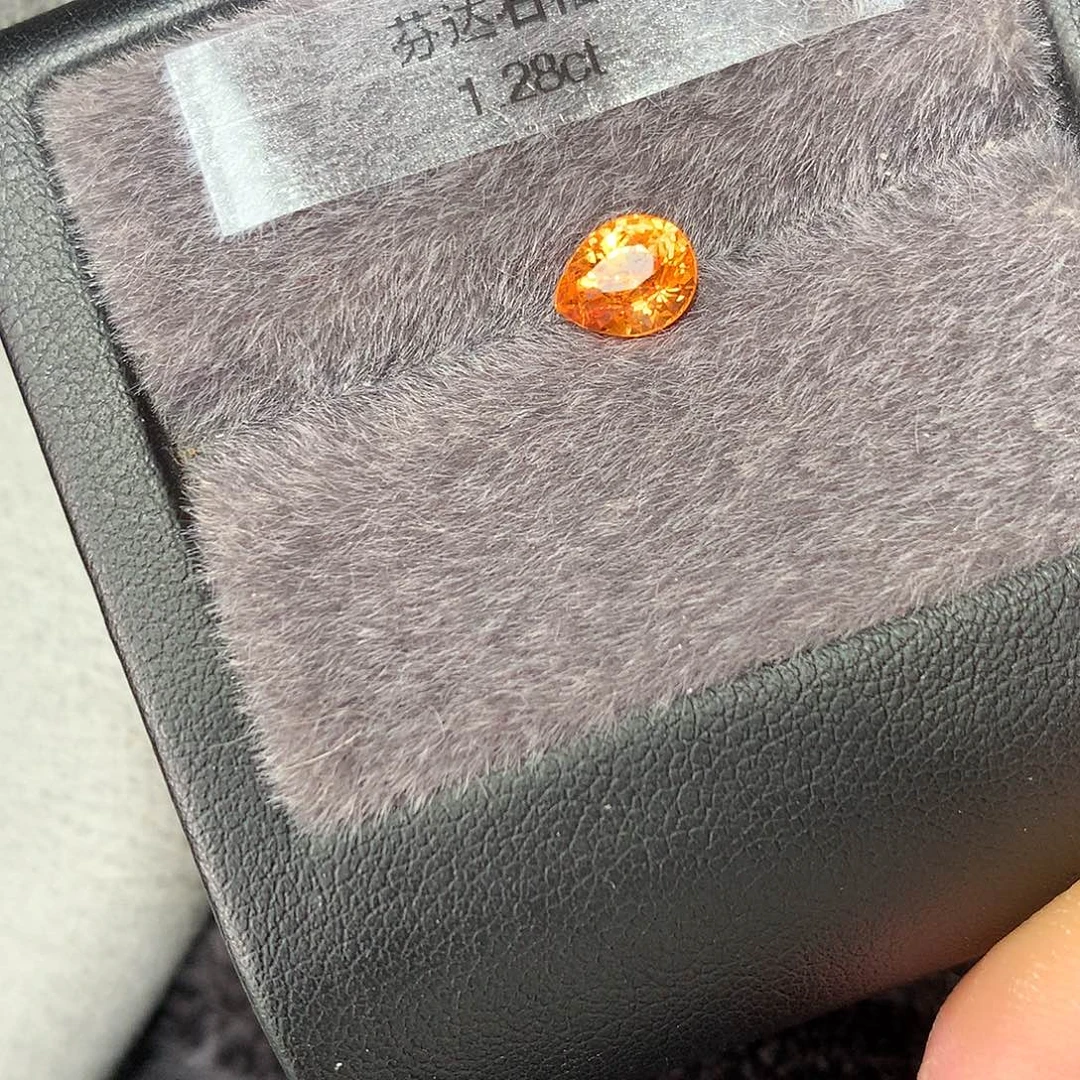 石榴石（芬达石）未镶嵌裸石1.28克拉