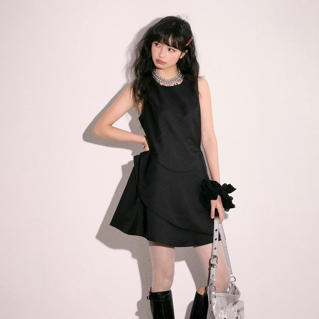 2025新款小众设计黑白鸢尾花纯色背心裙女miu系无袖休闲连衣裙子