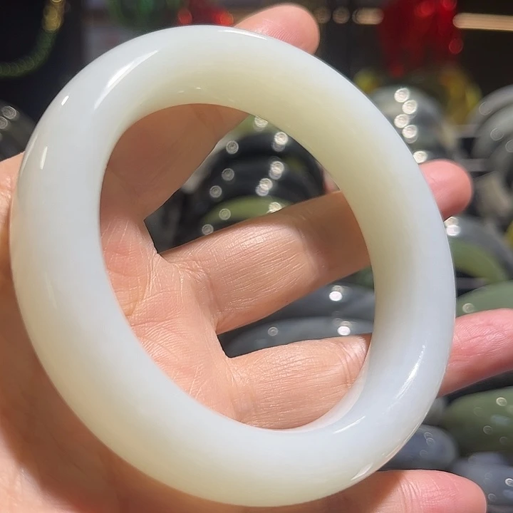 家***仔和田玉手镯未镶嵌