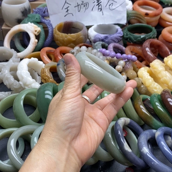 石英岩玉未镶嵌手镯