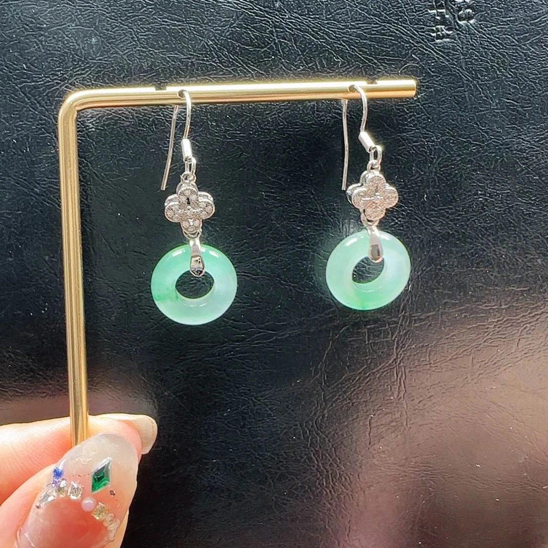 石英质玉（非洲翠）未镶嵌耳坠