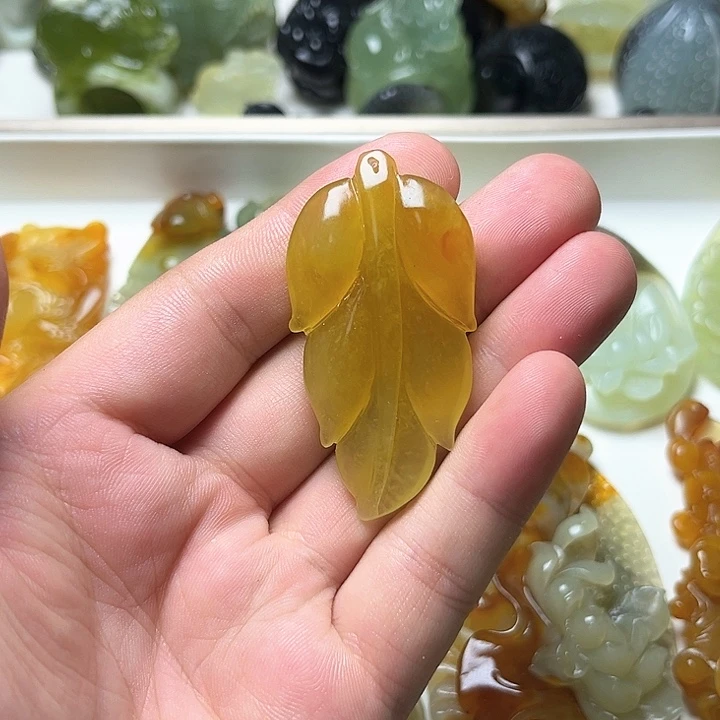 未镶嵌蛇纹石玉颈饰
