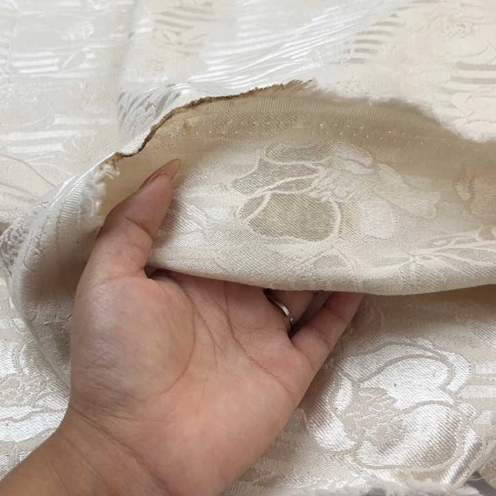 混纺米杏色棉麻提花1米