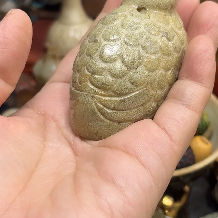 一***眸摆件陶瓷制品和玻璃幕