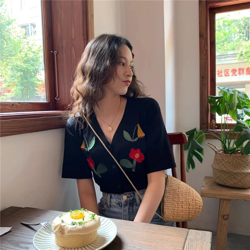 V领女大码胖妹妹花朵刺绣宽松短袖冰丝针织开衫时尚休闲t恤上衣潮