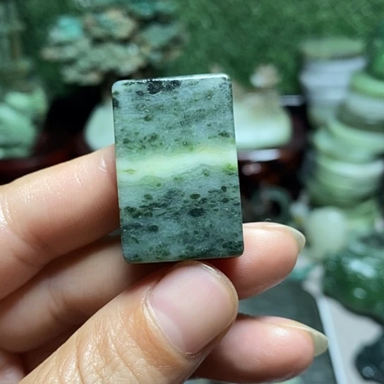 独山玉未镶嵌珠宝半成品