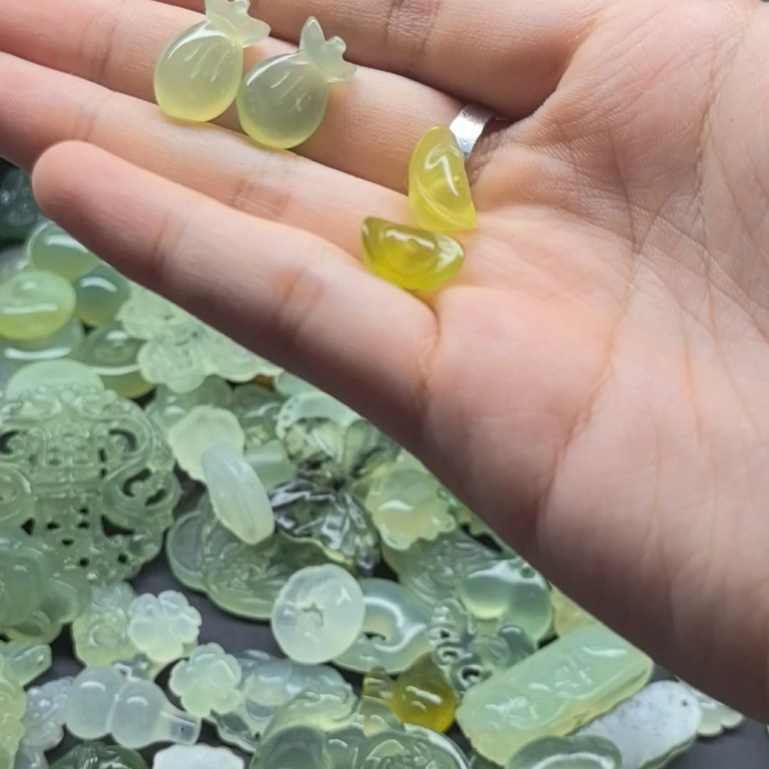 蛇纹石玉合金颈饰