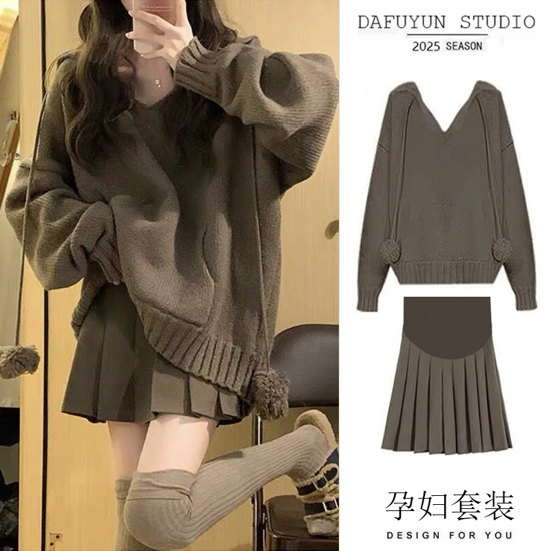 孕妇套装春装2025新款小个子咖色连帽毛衣女百褶短裙秋冬款两件套