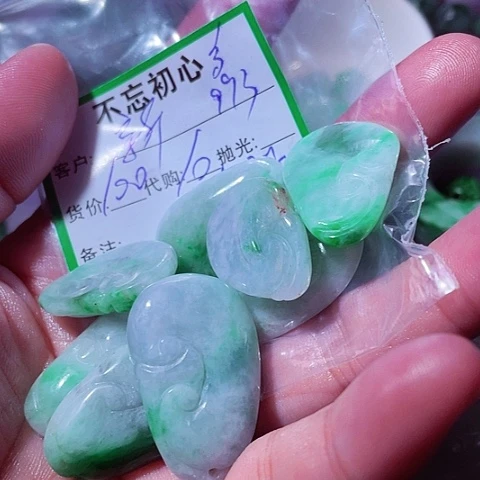 翡翠未镶嵌颈饰新****店