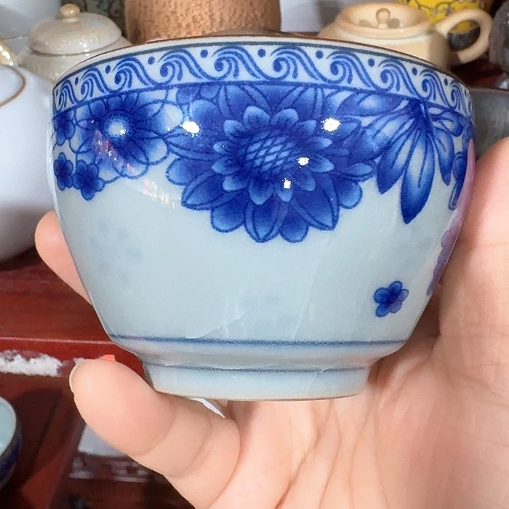 主人杯一个，瓷。。主人