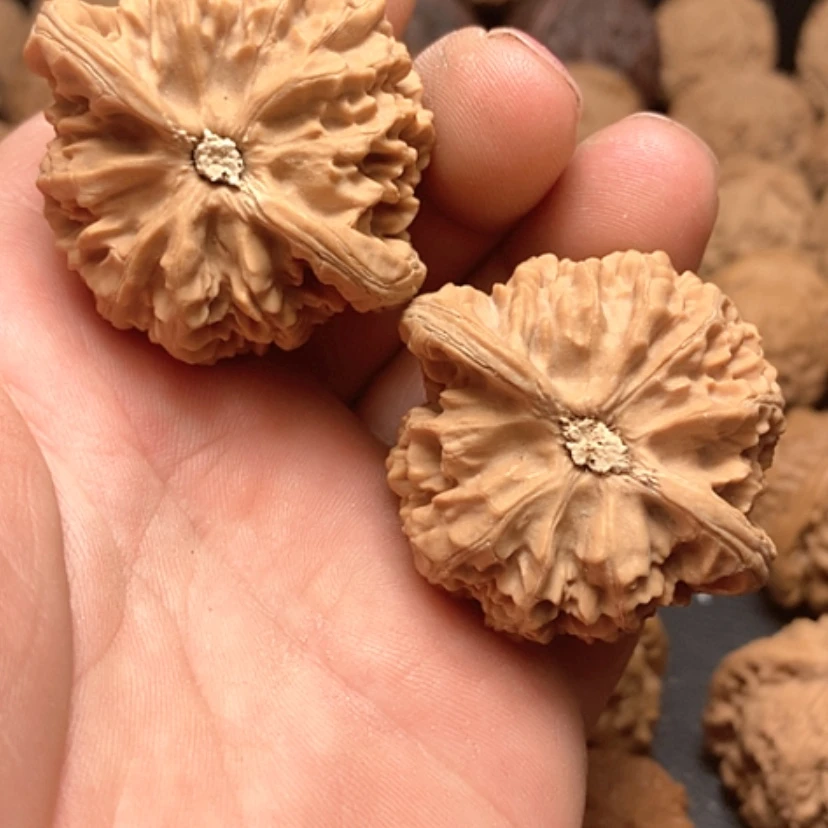 【闪购商品】文玩核桃把件宫灯