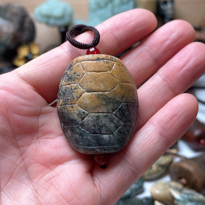 岫岩河磨玉（透闪石质玉）挂件未镶嵌猕***姐