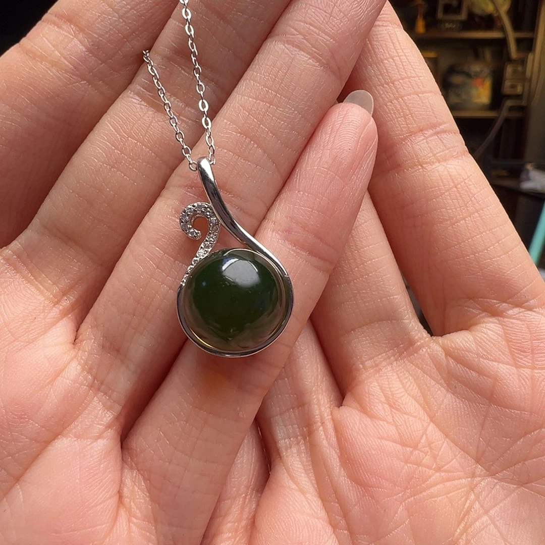 琥珀未镶嵌裸石QL020。