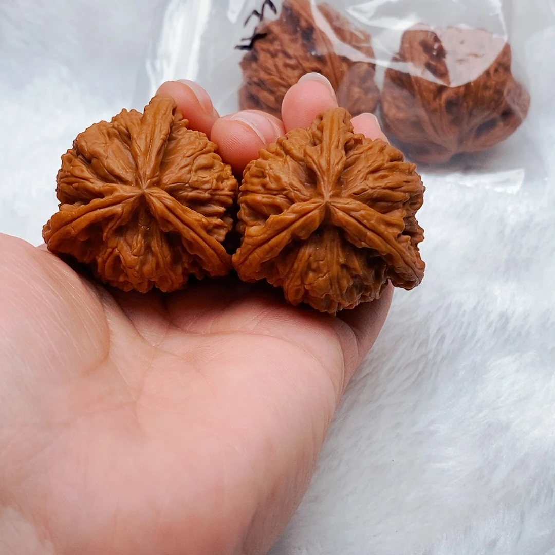 纳***里文玩核桃吊坠三棱