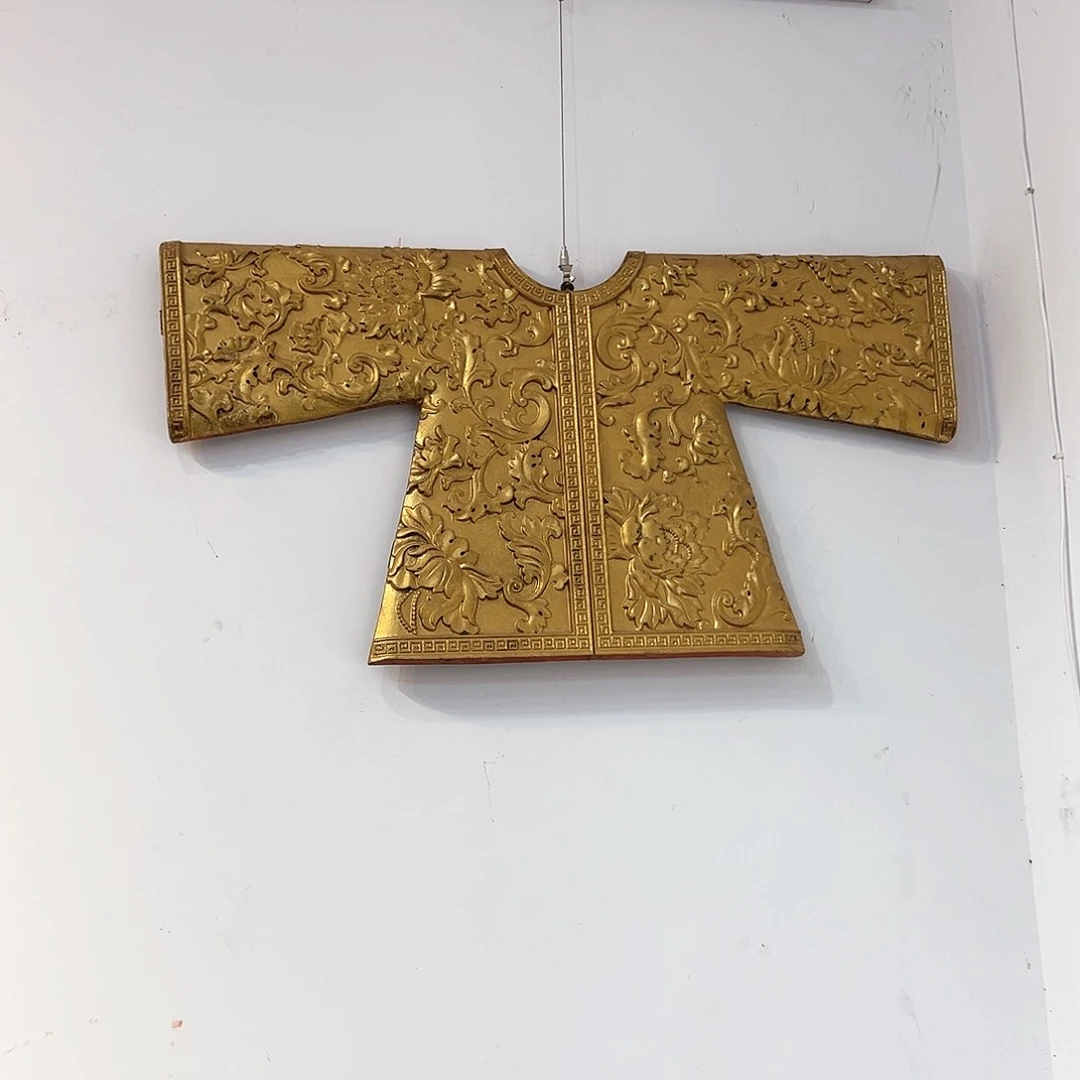 木窈****师牌匾衣服金色