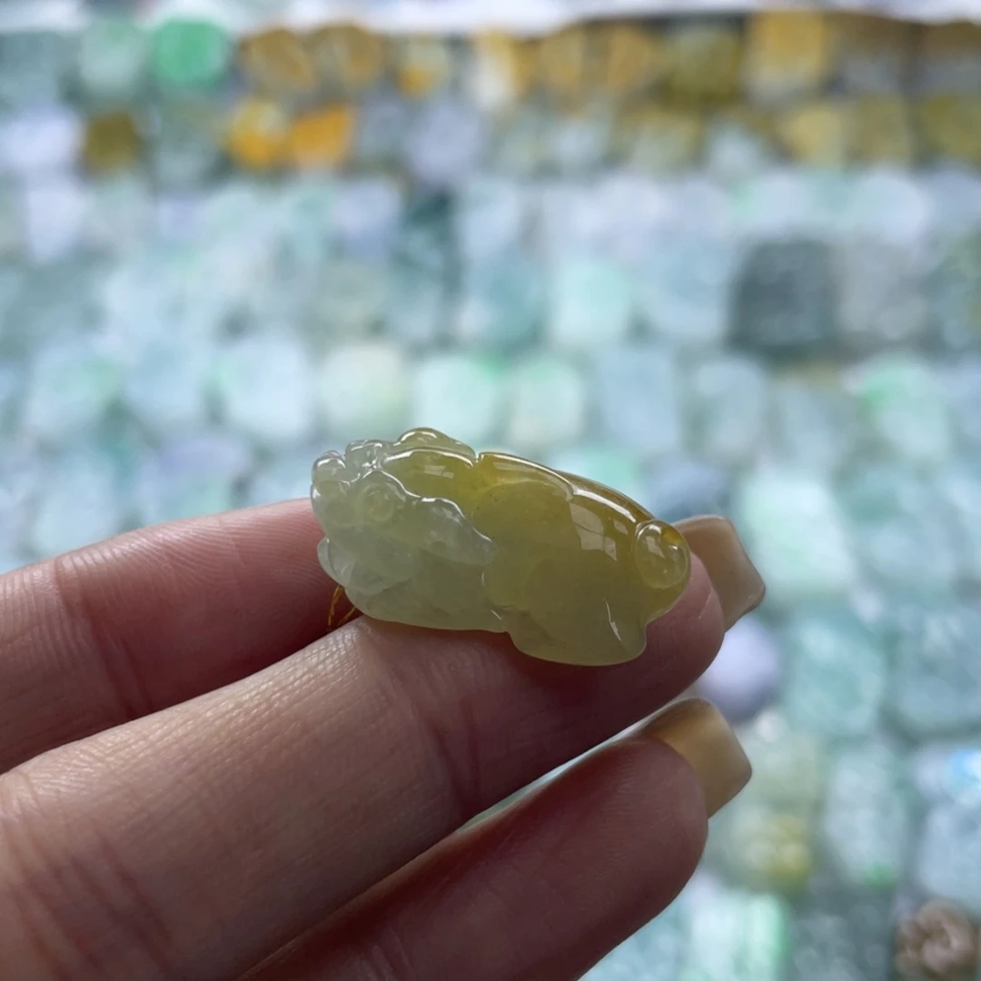 翡翠未镶嵌颈饰貔貅