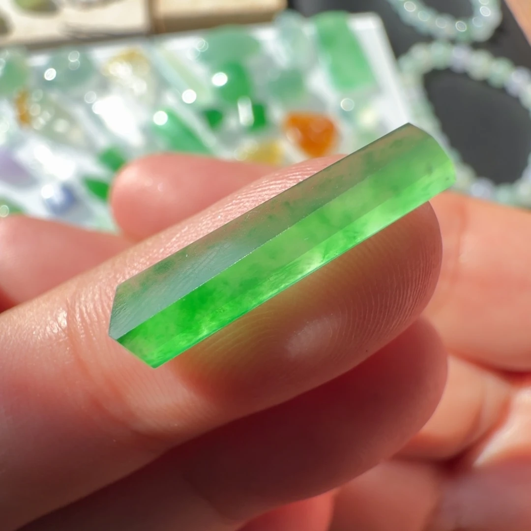 定制翡翠未镶嵌高冰飘绿花随行