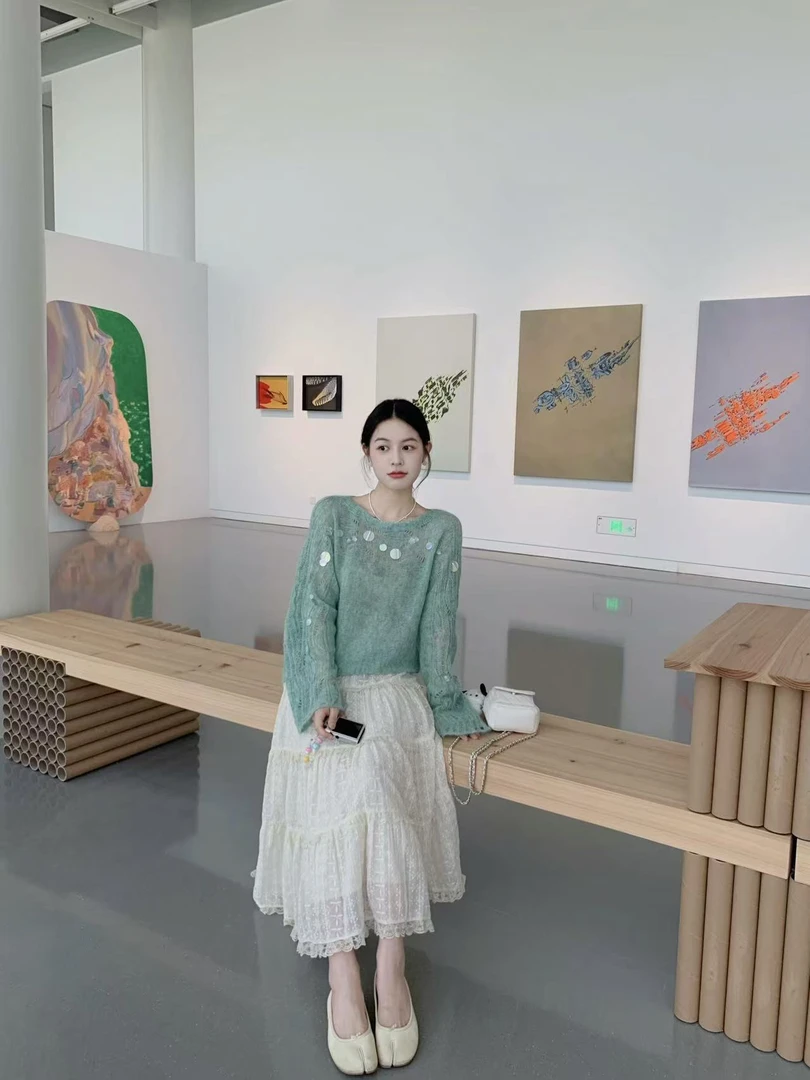 2025秋季新款韩版设计感镂空亮片长袖针织毛衣女上衣百搭半身裙