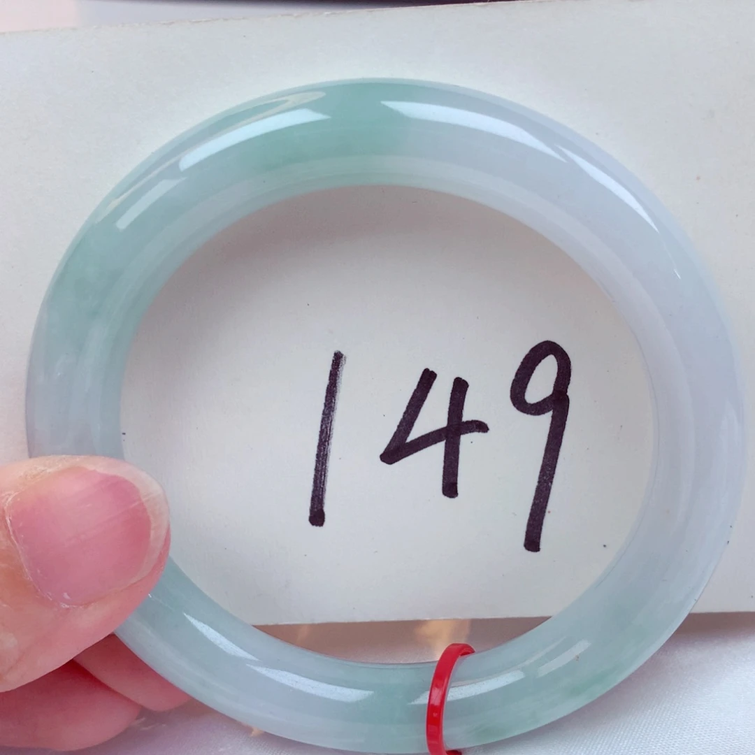 翡翠手镯未镶嵌翡翠