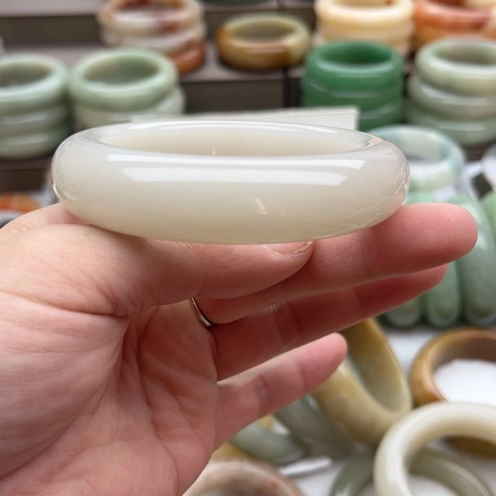 石英质玉手镯未镶嵌厚****行