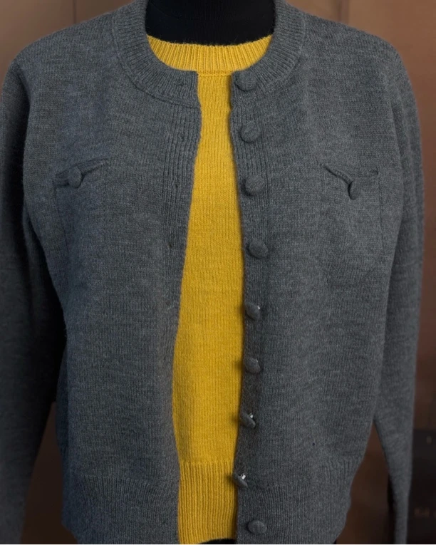 2025年新款时尚撞色假两件包扣针织开衫保暖毛衣女