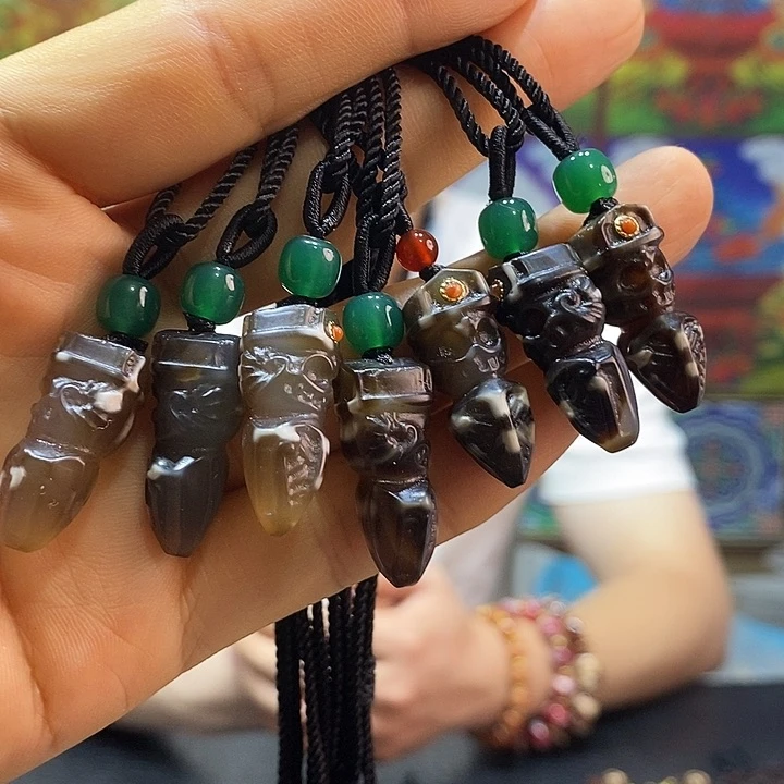 未镶嵌颈饰玛瑙/玉髓（覆膜）12多样性发其一