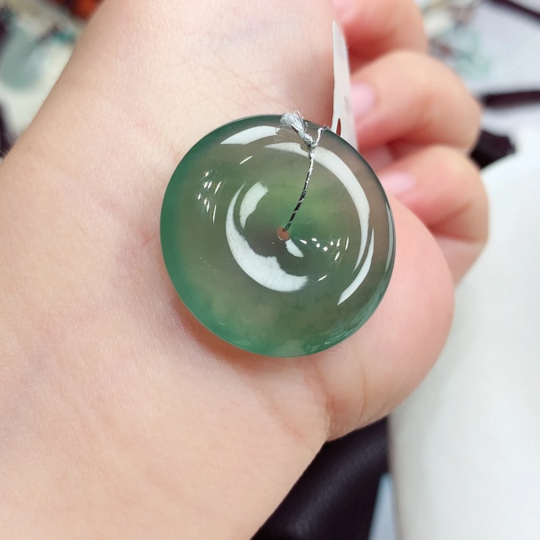 翡翠未镶嵌颈饰翡翠68，26.1/5.6