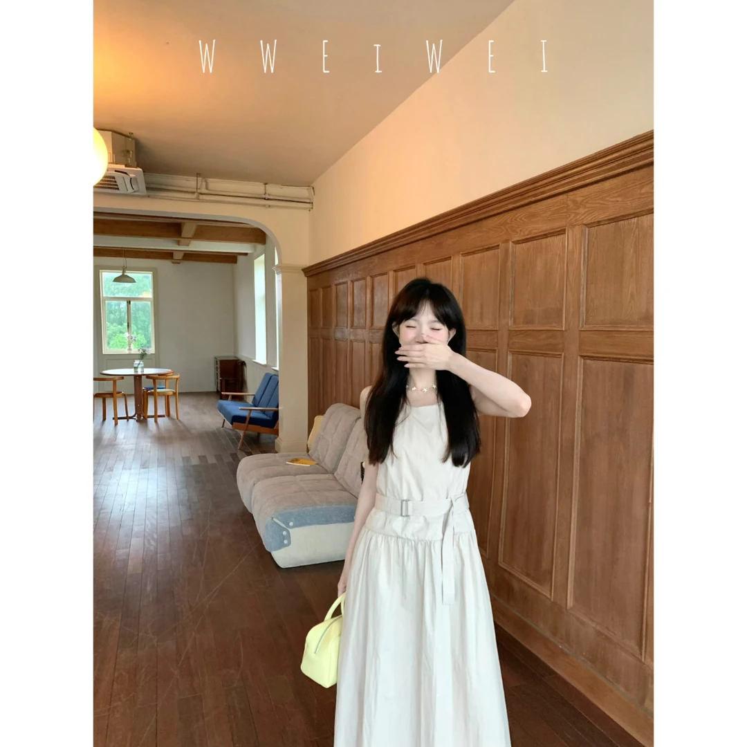 王玮玮【伦敦旧巷】夏季新款复古收腰显瘦绑带无袖米色背心连衣裙
