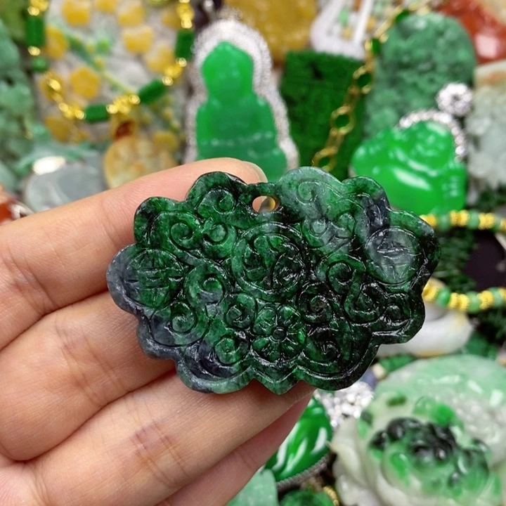 翡翠未镶嵌吊坠(赠链)