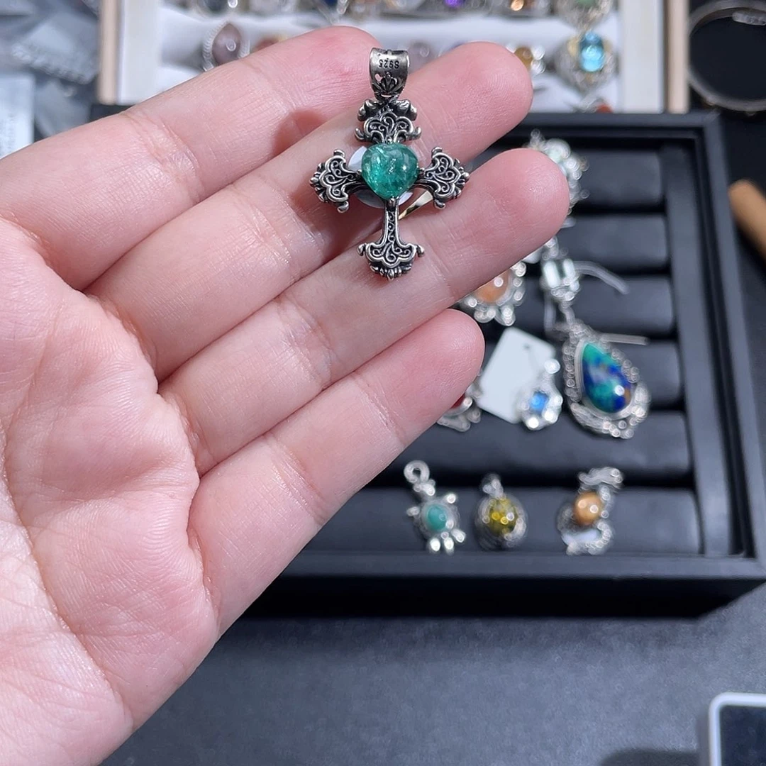 银S925镶嵌戒指水晶邦*?