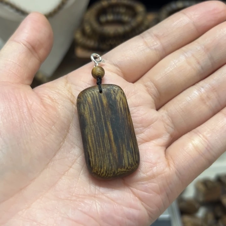 沉香沉香枕～小牌净重3.9g，带活扣