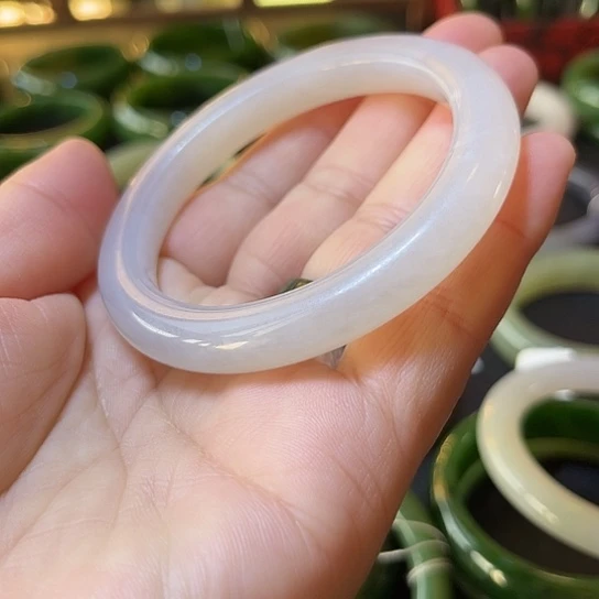 和田玉（碧玉）未镶嵌手镯