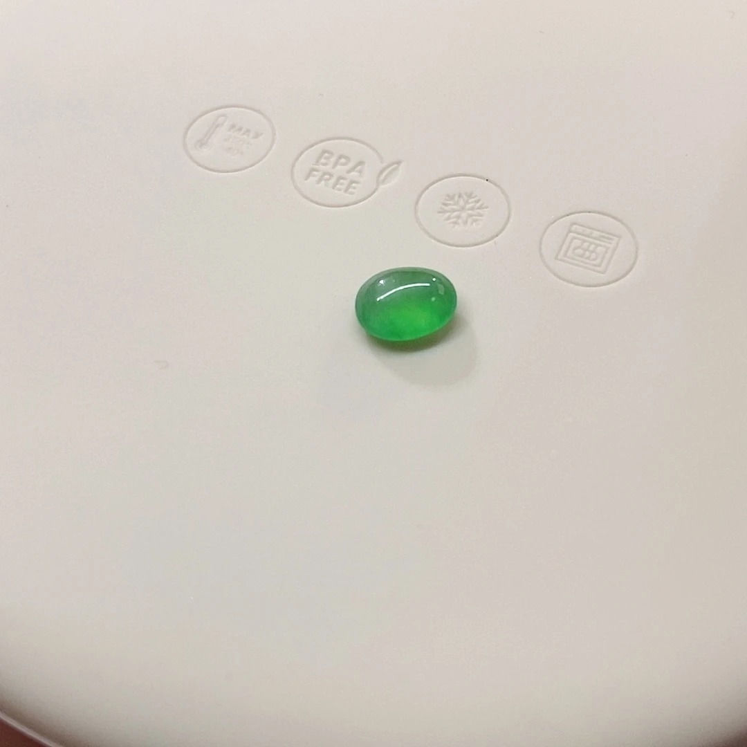 翡翠裸石冰绿蛋面