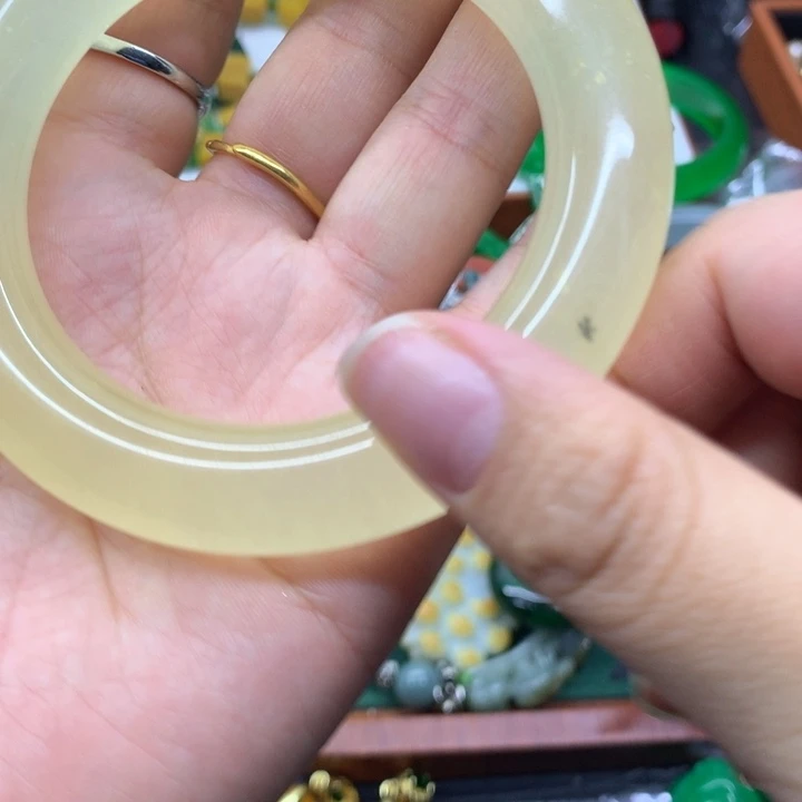 颈饰未镶嵌翡翠吊坠