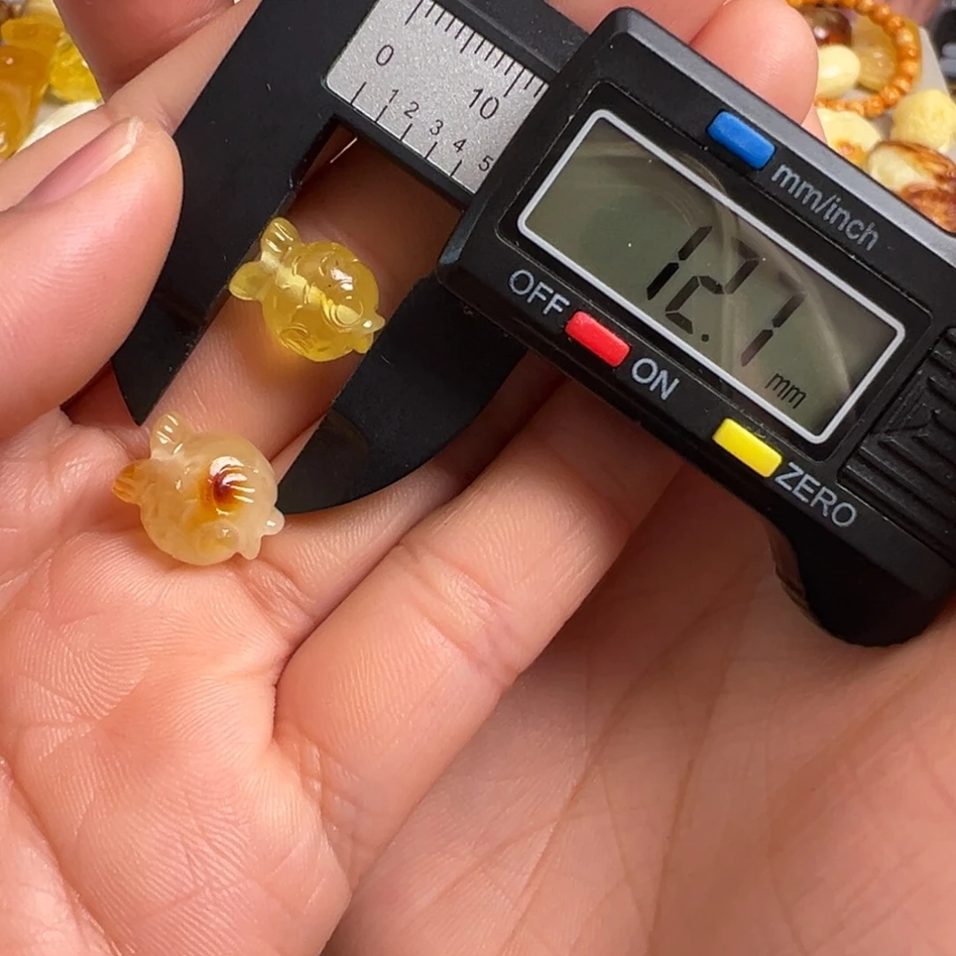 蜜蜡未镶嵌裸石微瑕