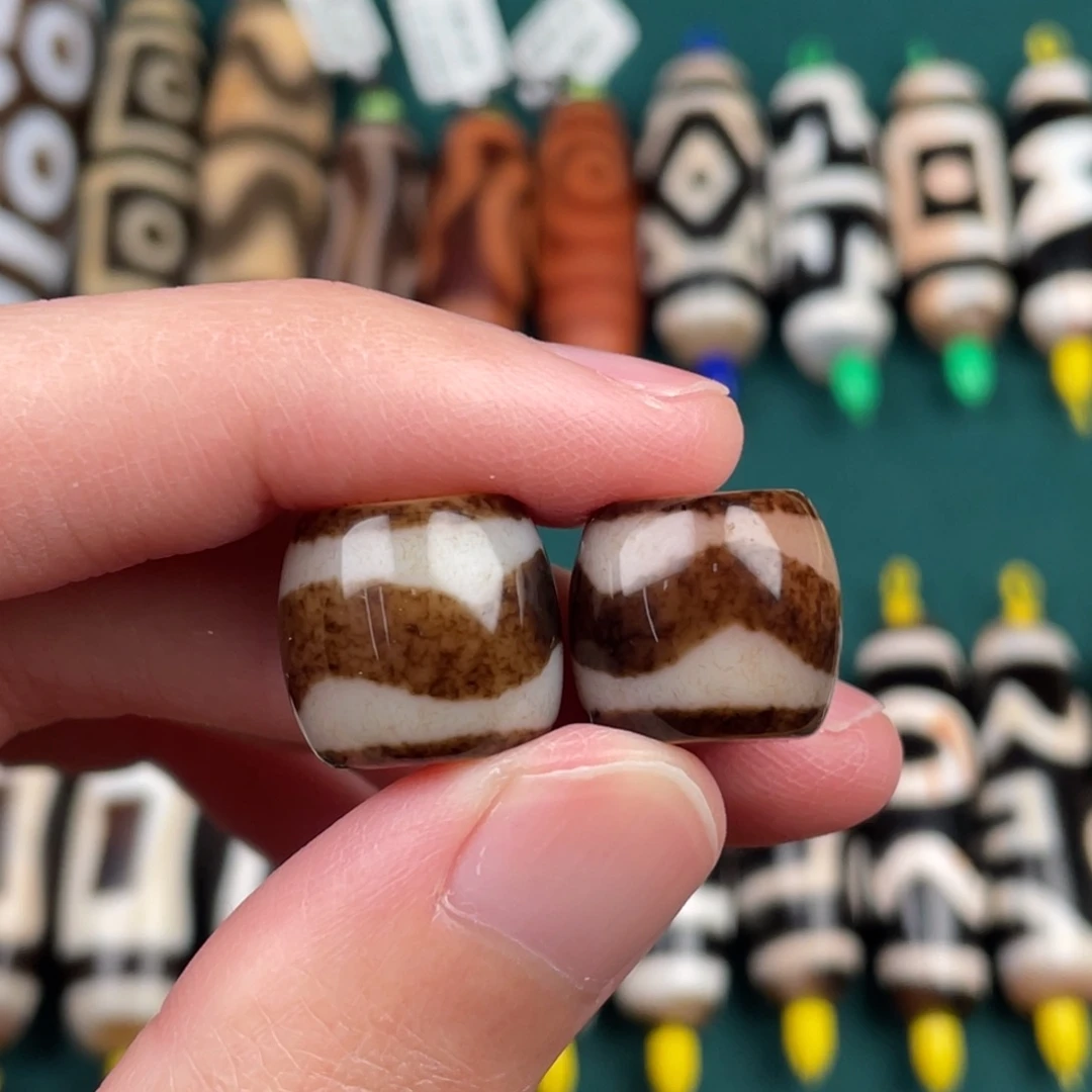 玛瑙/玉髓裸珠12mm 曲贡牙2粒