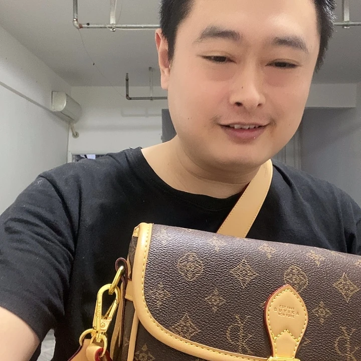 鳄鱼皮（革）犏牛皮（革）