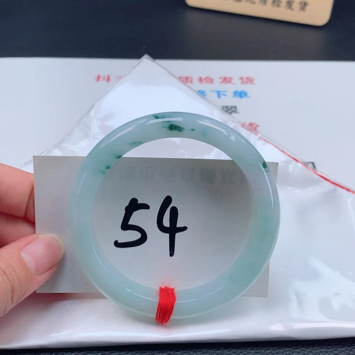 翡翠手镯未镶嵌冰